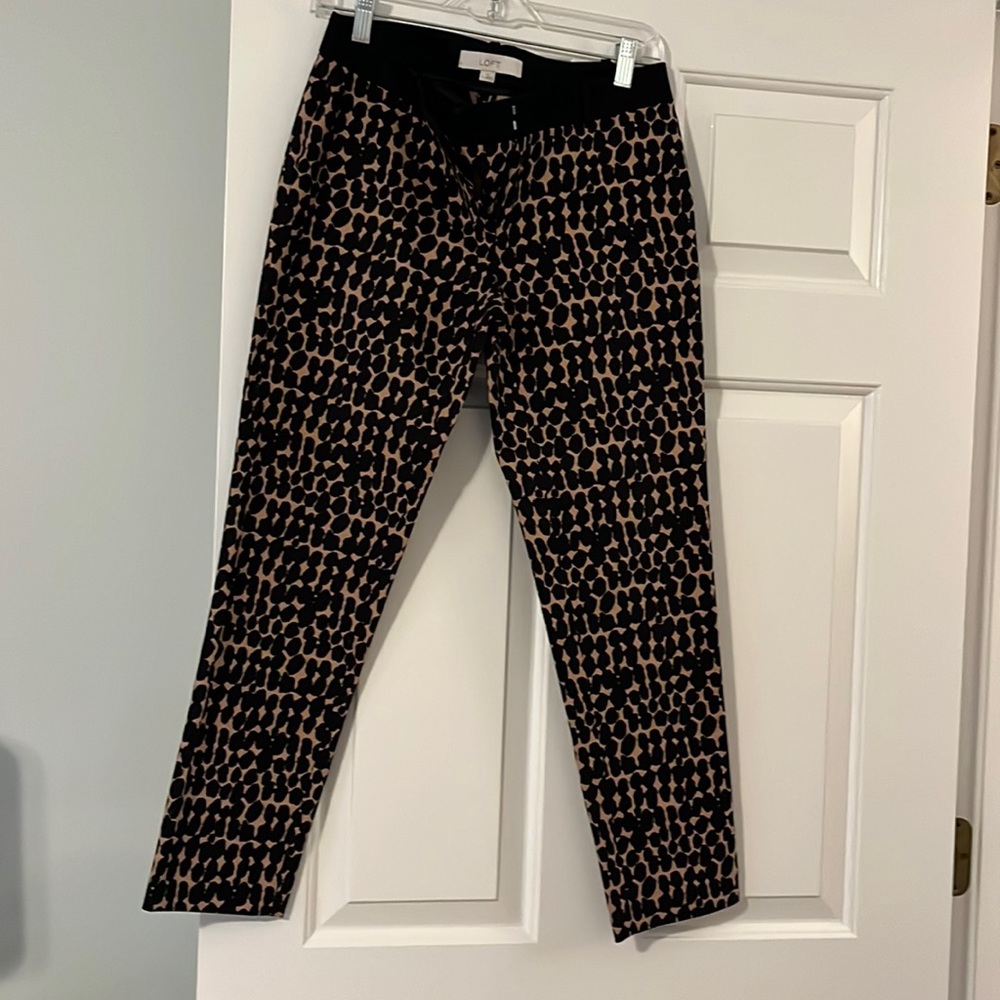 Ankle length cotton / spandex pants.